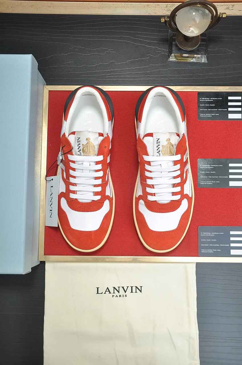 Men's men's shoes💰540💶[LANVIN] The latest lace-up fashionable casual couple sneakers, high-quality CLAY couple series‼ ️ The latest trendy products of the season 🌈Many bloggers have planted grass and purchased the original open-mold customization. The upper and outsole are sewn with mark threads without edge sealing. A variety of material splicing combination design. Very versatile for fashionable and casual wear. Comfortable on the feet. Self-recommended. Upper cowhide + cow suede + breathable mesh lining. Foot-padding cowhide. Exclusive original open-mold clear logo rubber outsole ⚠️Couple standard size 36-40 for women and 38-44 for men.
